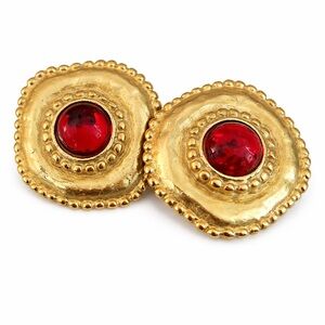 Oversized 80s Gold Tone & Ruby Red Glass Cabochon Baroque Statement Clip